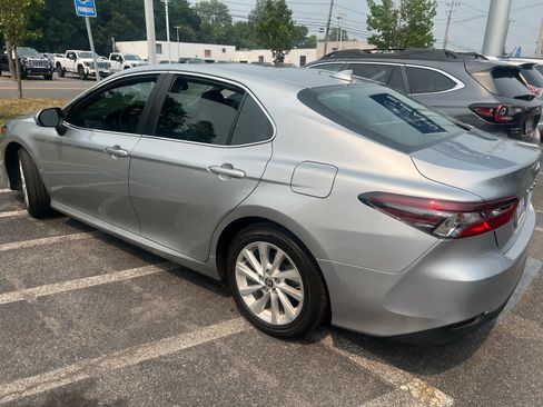 Used 2024 Toyota Camry LE w/ Convenience Package FWD image 12