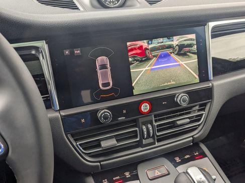 Used 2025 Porsche Macan image 20