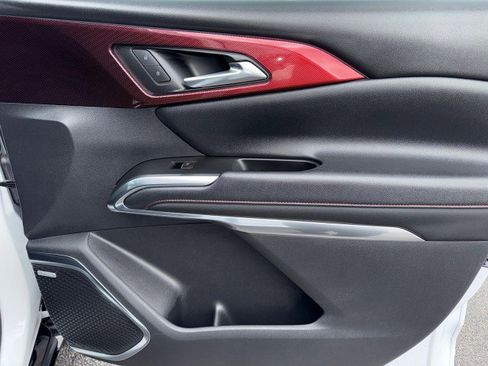 Used 2024 Chevrolet Traverse RS image 36