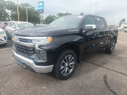 Used 2024 Chevrolet Silverado 1500 LT AWD/4WD image 5