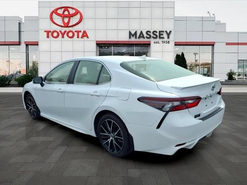Used 2024 Toyota Camry SE w/ Cold Weather Package FWD image 5