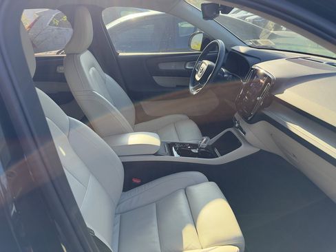 Certified 2023 Volvo XC40 B5 Plus w/ Climate Package image 21