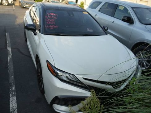 Used 2022 Toyota Camry XSE FWD image 3