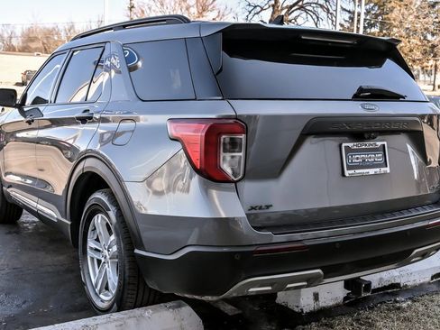 Used 2021 Ford Explorer XLT w/ Equipment Group 202A image 6