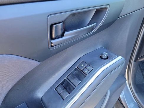 Used 2023 Toyota Highlander LE image 20