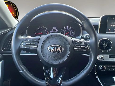 Used 2018 Kia Stinger RWD image 28