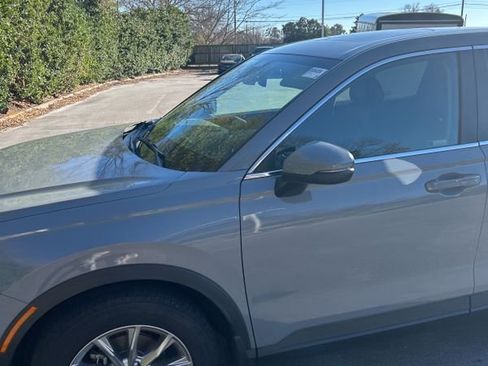 Used 2023 Honda CR-V EX-L image 3