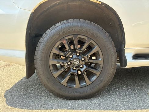 Used 2023 Lexus GX 460 w/ Black Line Special Edition AWD/4WD image 27