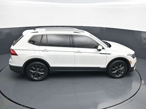Used 2023 Volkswagen Tiguan SE w/ Panoramic Sunroof Package FWD image 20
