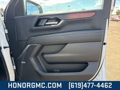 Used 2025 GMC Yukon Denali image 24