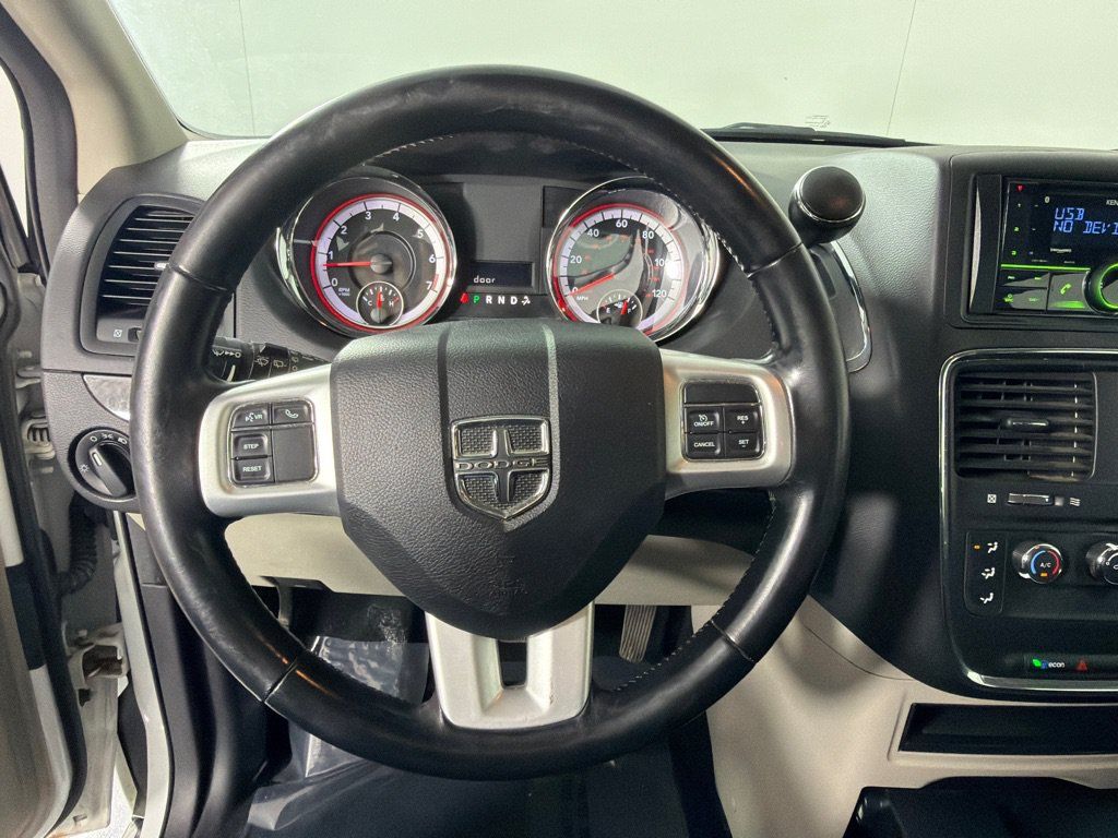Used 2016 Dodge Grand Caravan American Value Package w/ UConnect Hands-Free Group FWD image 14