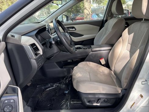 Used 2025 Nissan Rogue SV AWD/4WD image 28