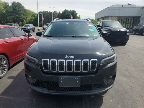 Used 2019 Jeep Cherokee Latitude Plus w/ Comfort/Convenience Group AWD/4WD image 3