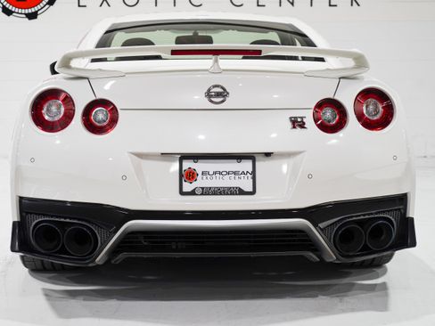 Used 2021 Nissan GT-R Premium AWD/4WD image 3