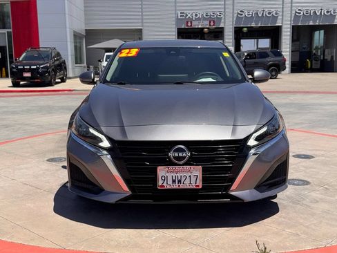 Certified 2023 Nissan Altima 2.5 SV w/ SV Premium Package FWD image 3