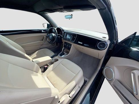 Used 2014 Volkswagen Beetle 1.8T image 25