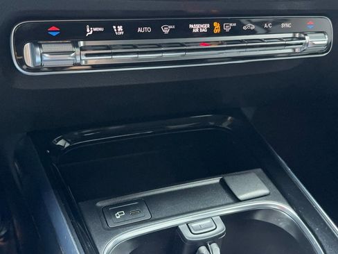 Used 2020 Mercedes-Benz GLB 250 w/ AMG Line image 27