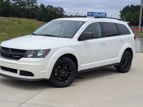 Used 2020 Dodge Journey SE w/ SE Popular Equipment Group FWD image 1