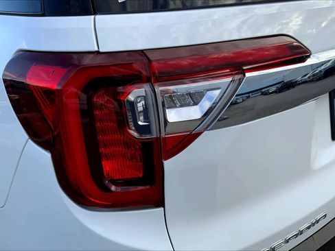 Certified 2023 GMC Acadia SLE w/ Driver Convenience Package image 27