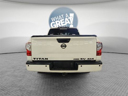 Used 2019 Nissan Titan SV w/ SV Convenience Package image 5