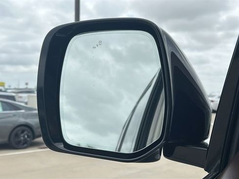 Used 2024 Nissan Armada Platinum w/ Captain's Chairs Package image 19