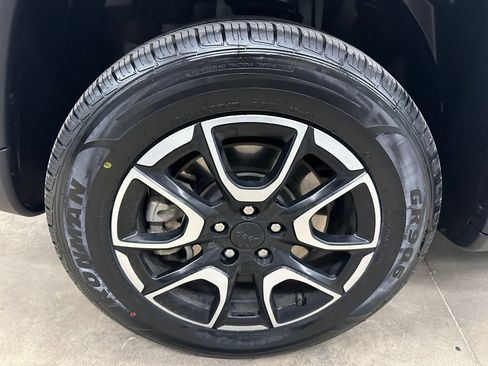 Used 2024 Jeep Compass Trailhawk AWD/4WD image 32