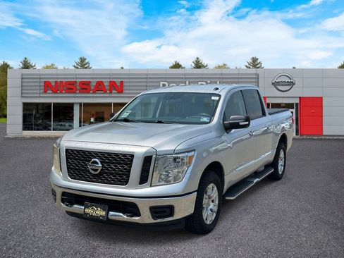 Used 2019 Nissan Titan SV AWD/4WD image 2