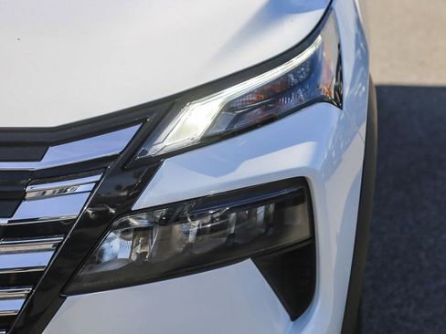 Used 2025 Nissan Rogue S image 4