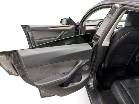 Certified 2023 Tesla Model Y Long Range AWD/4WD image 10