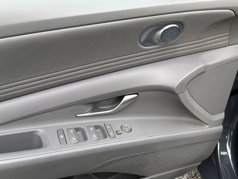 Used 2024 Hyundai Elantra SEL w/ Convenience Package image 17