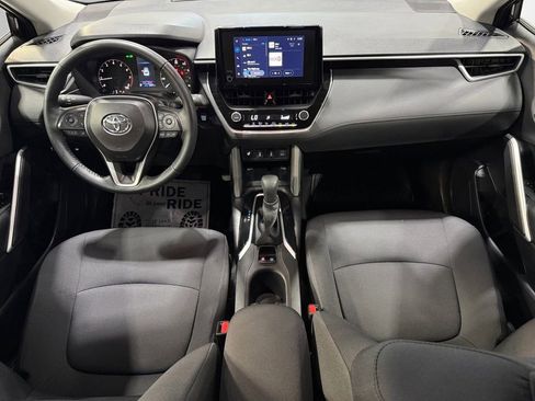 Used 2025 Toyota Corolla Cross LE AWD/4WD image 30