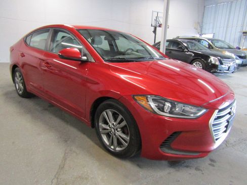 Used 2017 Hyundai Elantra SE w/ SE A/T Tech Package 03 FWD image 1