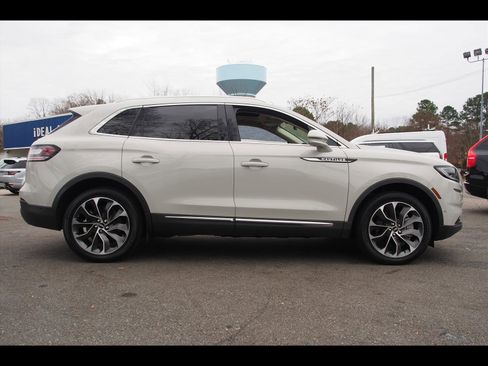 Used 2021 Lincoln Nautilus Reserve w/ Equipment Group 201A image 6