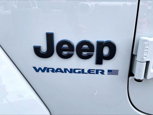 Used 2025 Jeep Wrangler Unlimited Sahara w/ Safety Group AWD/4WD image 26