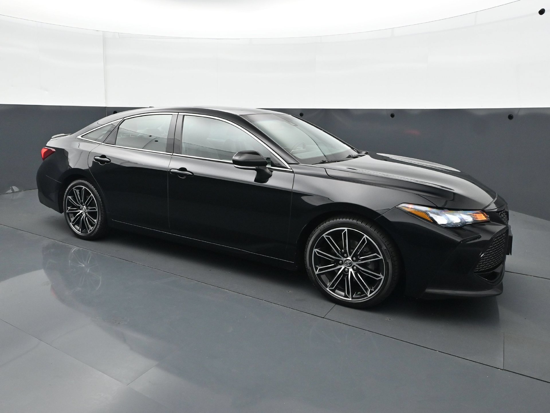 Used 2019 Toyota Avalon XSE FWD image 9