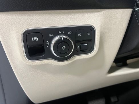 Used 2022 Mercedes-Benz GLB 250 4MATIC image 19