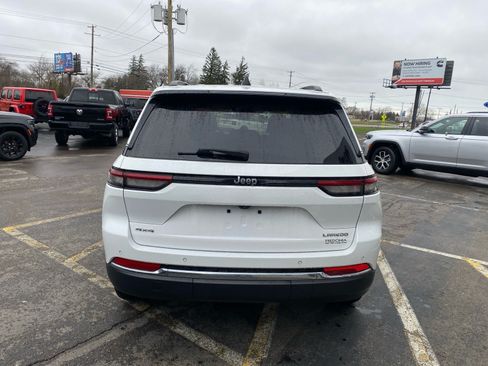 Used 2023 Jeep Grand Cherokee Laredo AWD/4WD image 4