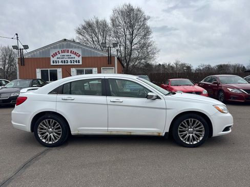 Used 2011 Chrysler 200 Limited image 4