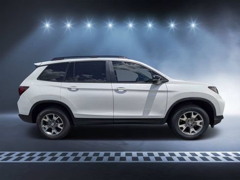 Used 2023 Honda Passport TrailSport image 2