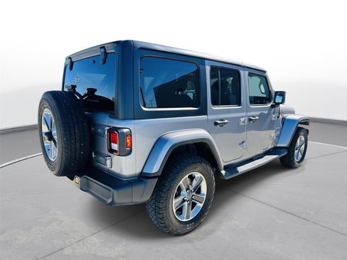 Used 2019 Jeep Wrangler Unlimited Sahara image 32