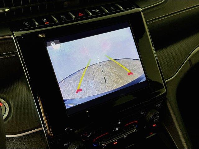 Used 2024 Jeep Grand Cherokee Altitude AWD/4WD image 17