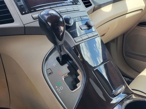 Used 2010 Toyota Venza image 25