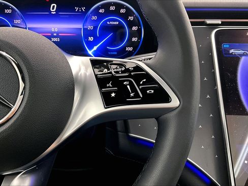 Used 2026 Mercedes-Benz EQE 320 4MATIC SUV image 21