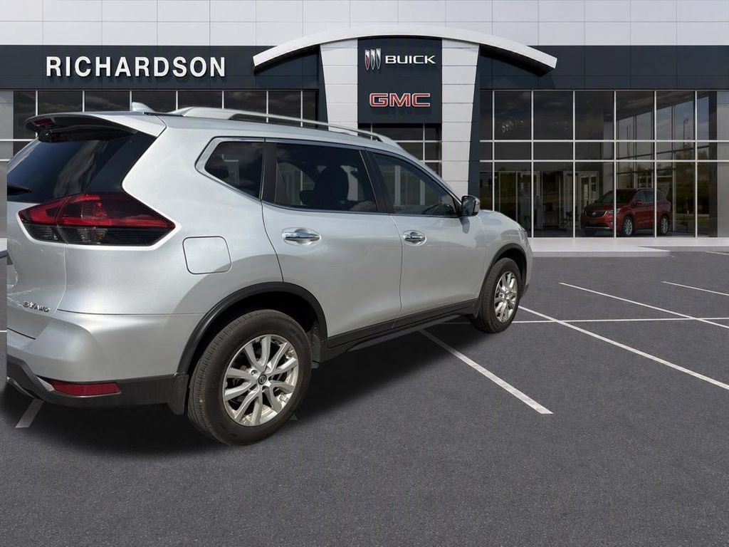 Used 2018 Nissan Rogue SV AWD/4WD image 10