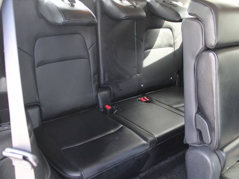 Used 2024 Nissan Pathfinder SL AWD/4WD image 11