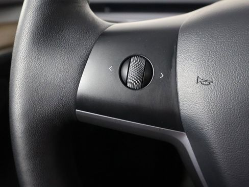 Used 2022 Tesla Model 3 Standard Range image 34