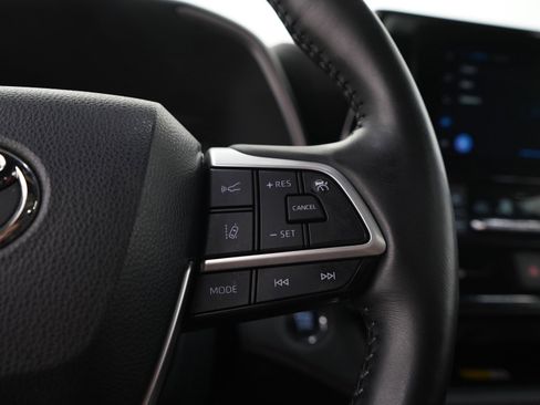 Used 2023 Toyota Highlander XSE AWD/4WD image 30