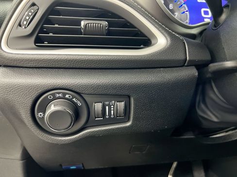 New 2027 Chrysler Pacifica Select AWD/4WD image 19