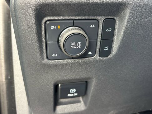 Used 2025 Ford Expedition Platinum image 5