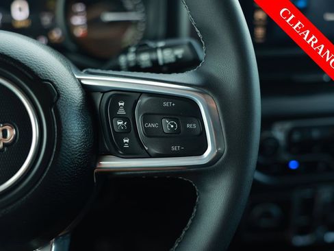 Used 2025 Jeep Wrangler Unlimited Sahara AWD/4WD image 24